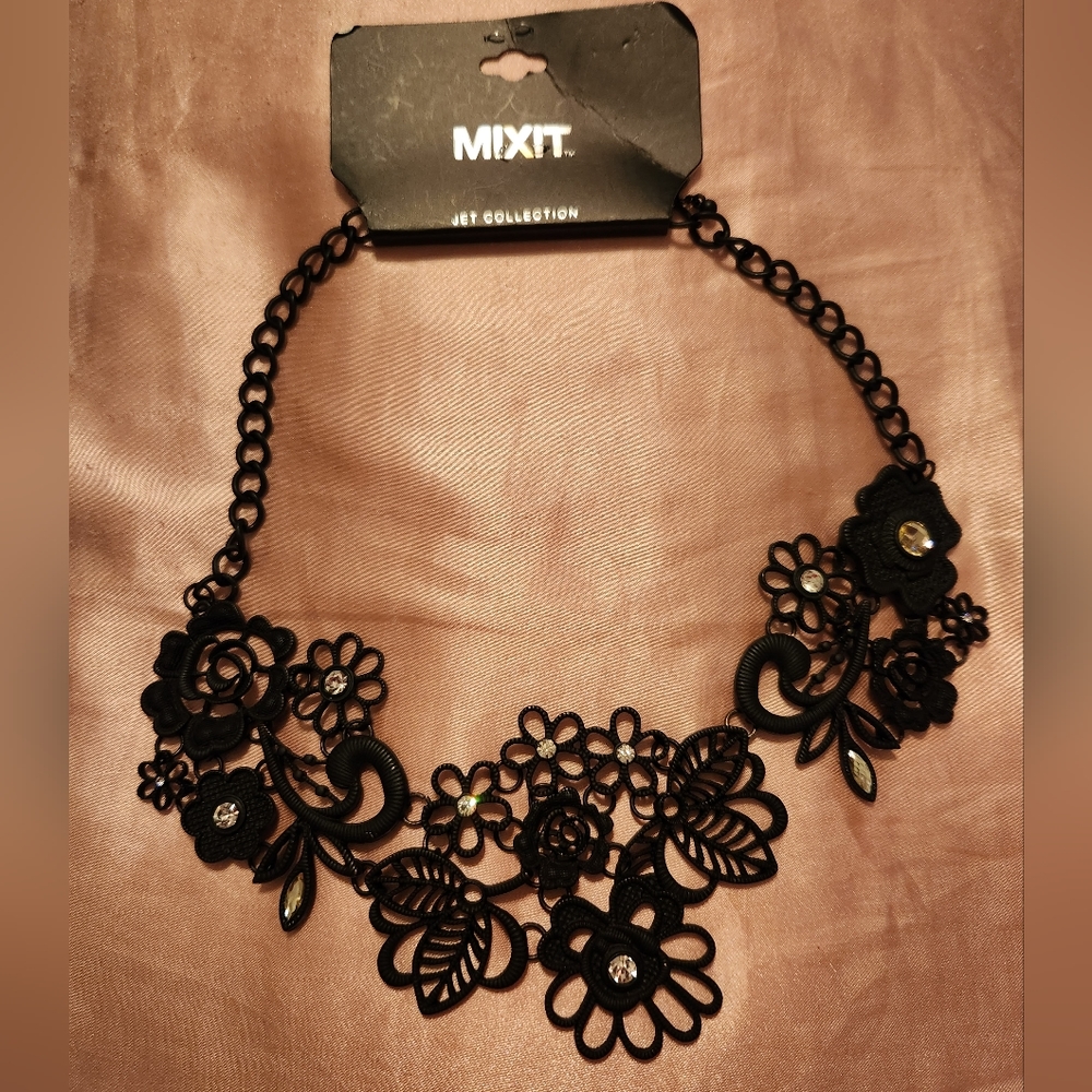 Nwt statement necklace